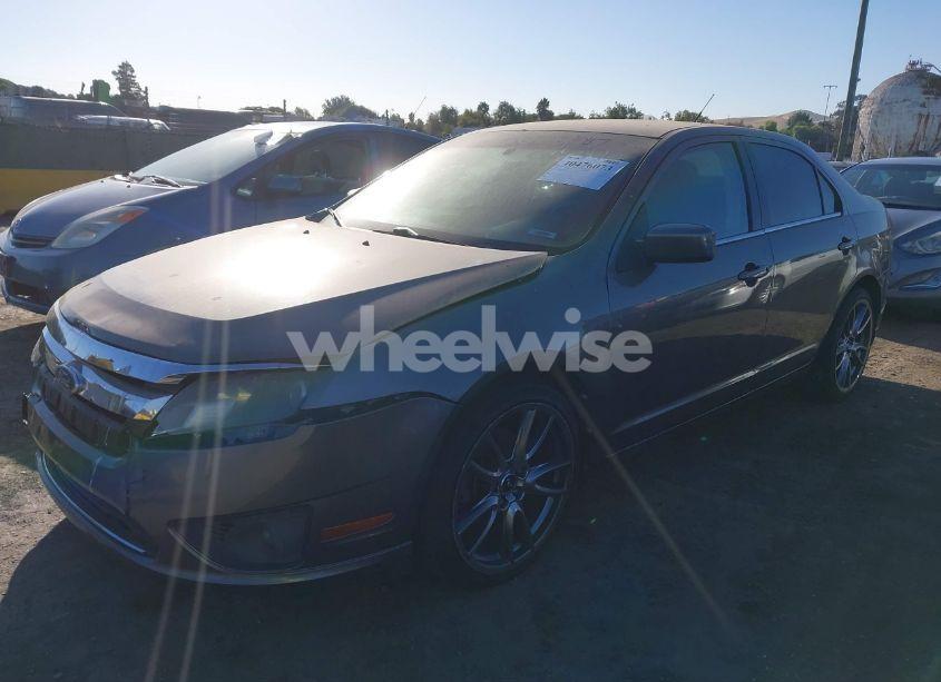 Photo 2 of 2011 Ford Fusion SE (VIN 3FAHP0HAXBR156969)