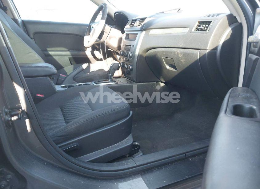 Photo 5 of 2011 Ford Fusion SE (VIN 3FAHP0HAXBR156969)