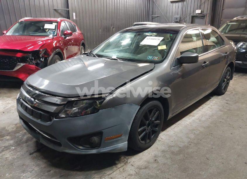 Photo 2 of 2011 Ford Fusion SE (VIN 3FAHP0HAXBR176204)