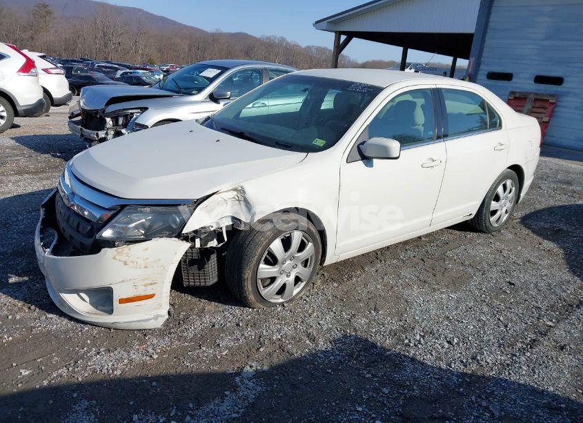 Photo 2 of 2011 Ford Fusion SE (VIN 3FAHP0HAXBR185047)