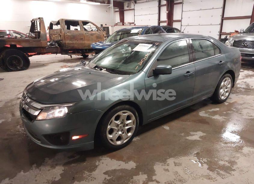 Photo 2 of 2011 Ford Fusion SE (VIN 3FAHP0HAXBR208956)