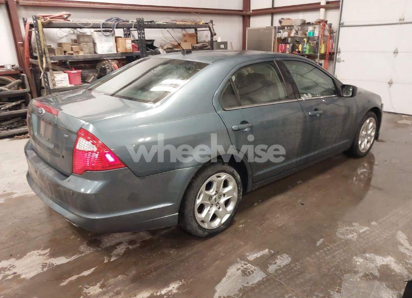 Photo 4 of 2011 Ford Fusion SE (VIN 3FAHP0HAXBR208956)