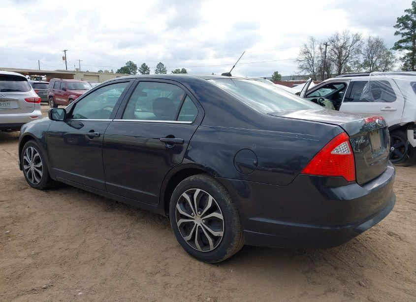 Photo 3 of 2011 Ford Fusion SE (VIN 3FAHP0HAXBR213994)