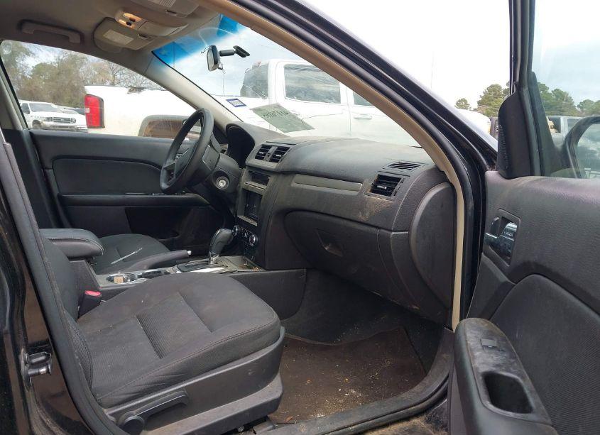 Photo 5 of 2011 Ford Fusion SE (VIN 3FAHP0HAXBR213994)