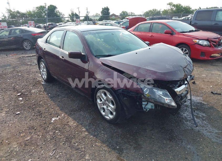 2011 Ford Fusion SE (VIN 3FAHP0HAXBR240760) main photo