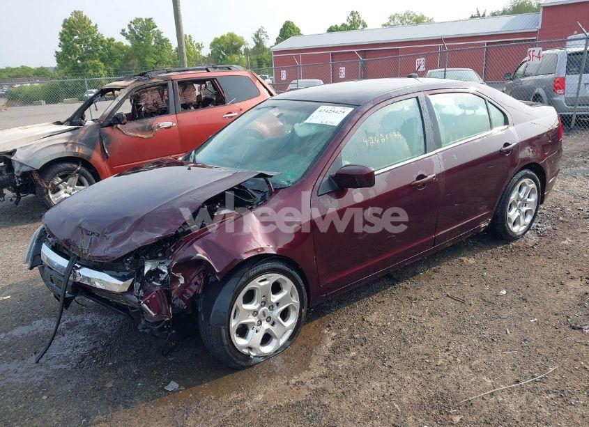 Photo 2 of 2011 Ford Fusion SE (VIN 3FAHP0HAXBR240760)