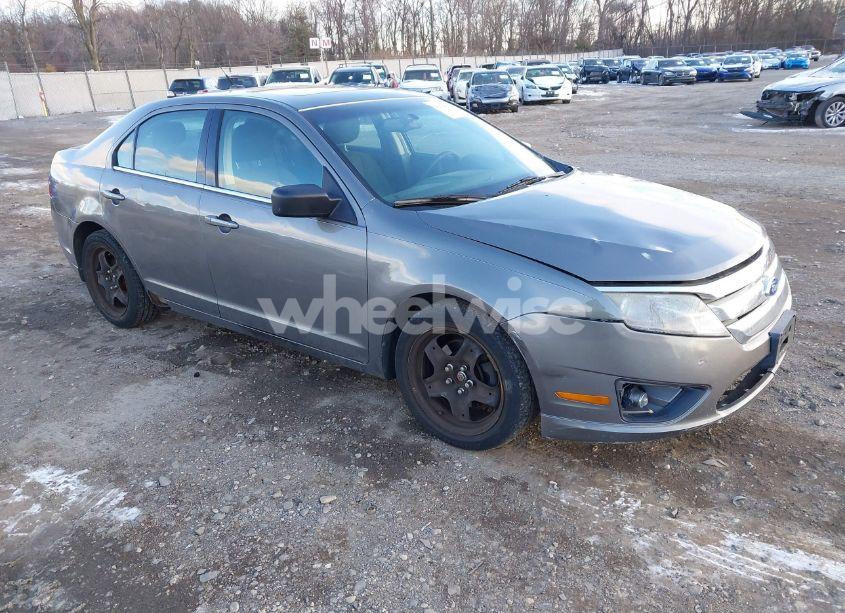 2011 Ford Fusion SE (VIN 3FAHP0HAXBR249541) main photo