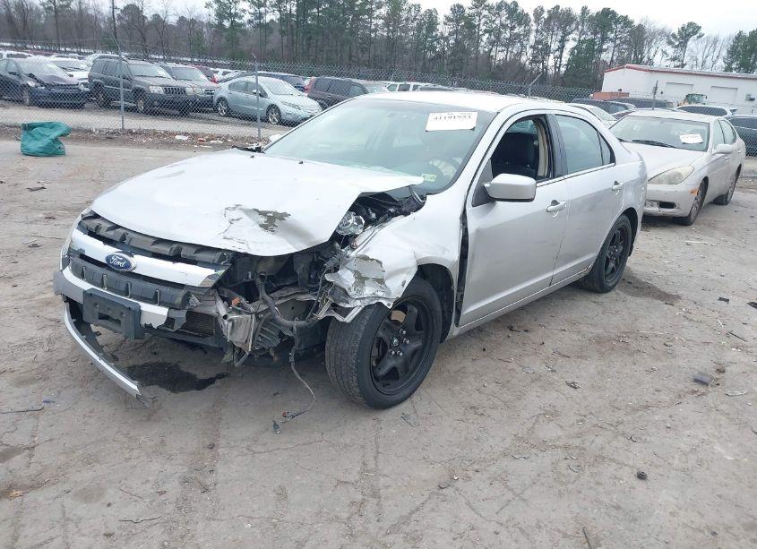 Photo 2 of 2011 Ford Fusion SE (VIN 3FAHP0HAXBR310919)