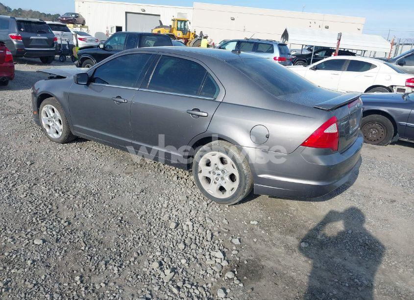 Photo 3 of 2011 Ford Fusion SE (VIN 3FAHP0HAXBR318440)