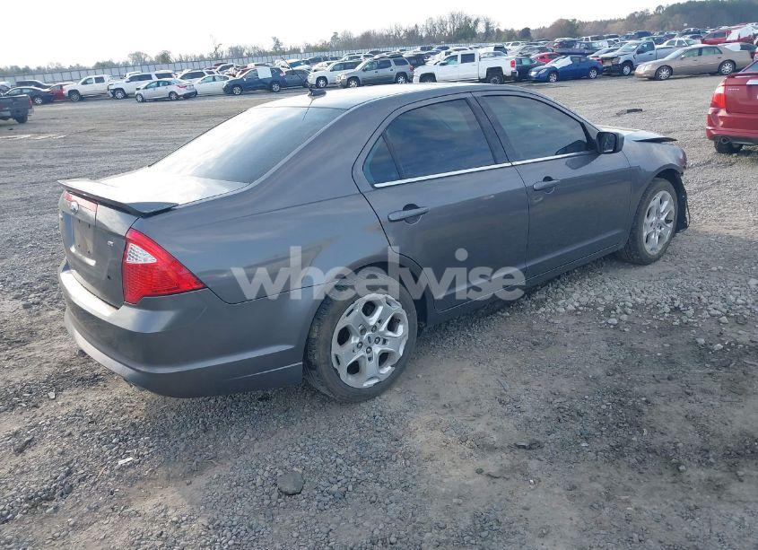 Photo 4 of 2011 Ford Fusion SE (VIN 3FAHP0HAXBR318440)