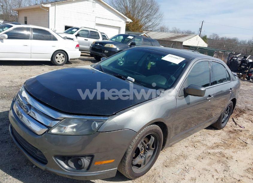 Photo 2 of 2011 Ford Fusion SE (VIN 3FAHP0HAXBR327266)