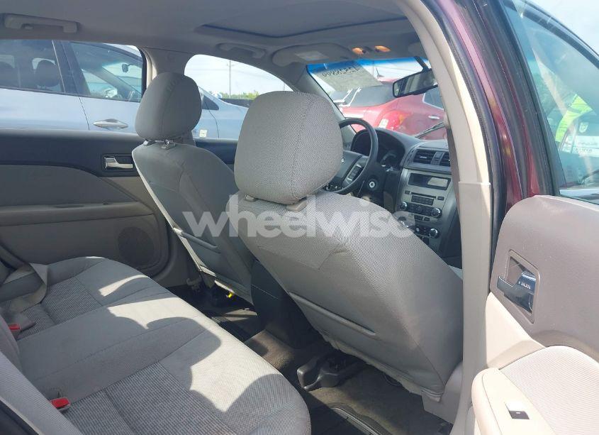 Photo 8 of 2011 Ford Fusion SE (VIN 3FAHP0HAXBR328174)