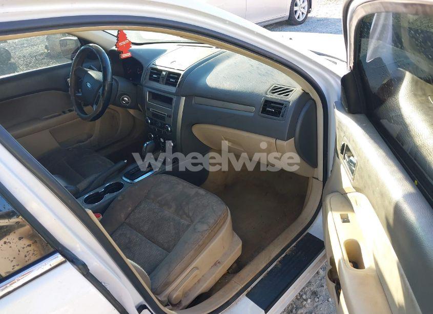 Photo 5 of 2012 Ford Fusion SE (VIN 3FAHP0HAXCR179699)