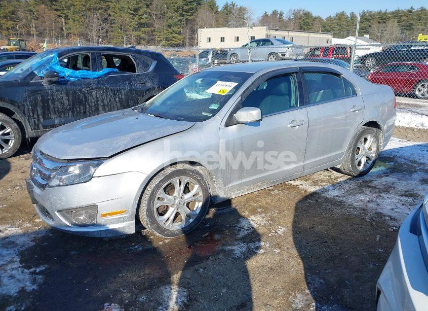Photo 2 of 2012 Ford Fusion SE (VIN 3FAHP0HAXCR195949)