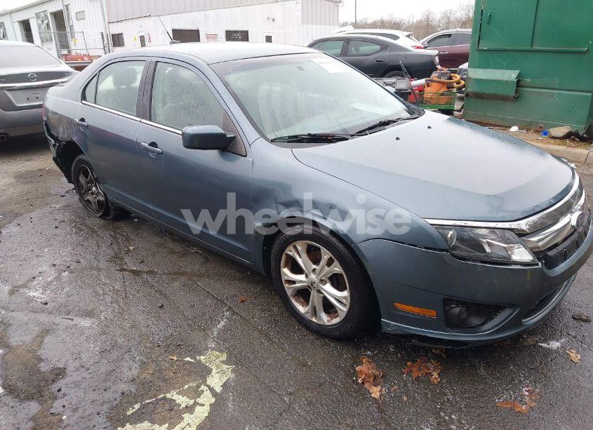 2012 Ford Fusion SE (VIN 3FAHP0HAXCR215908) main photo
