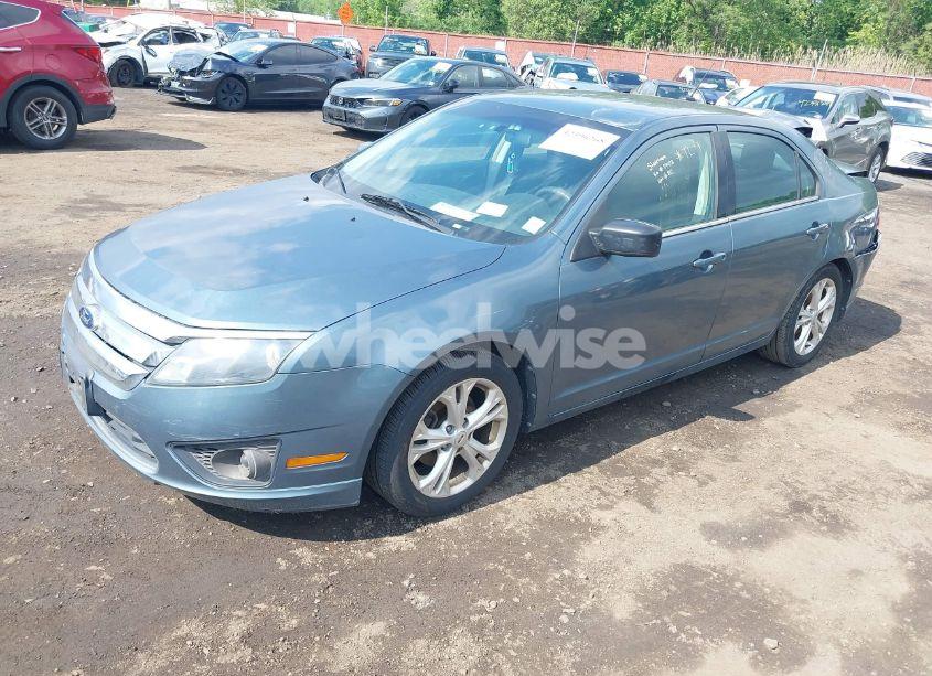 Photo 2 of 2012 Ford Fusion SE (VIN 3FAHP0HAXCR351715)