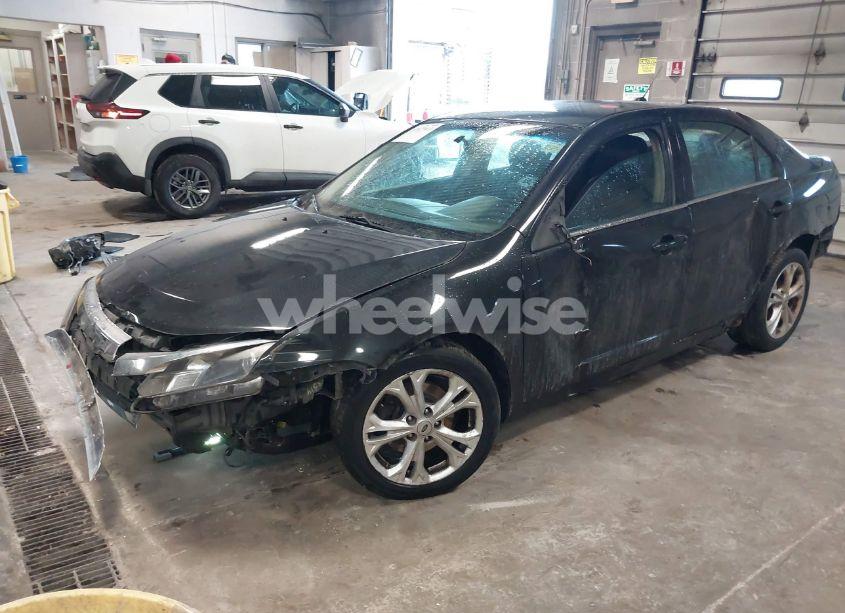 Photo 2 of 2012 Ford Fusion SE (VIN 3FAHP0HAXCR367493)