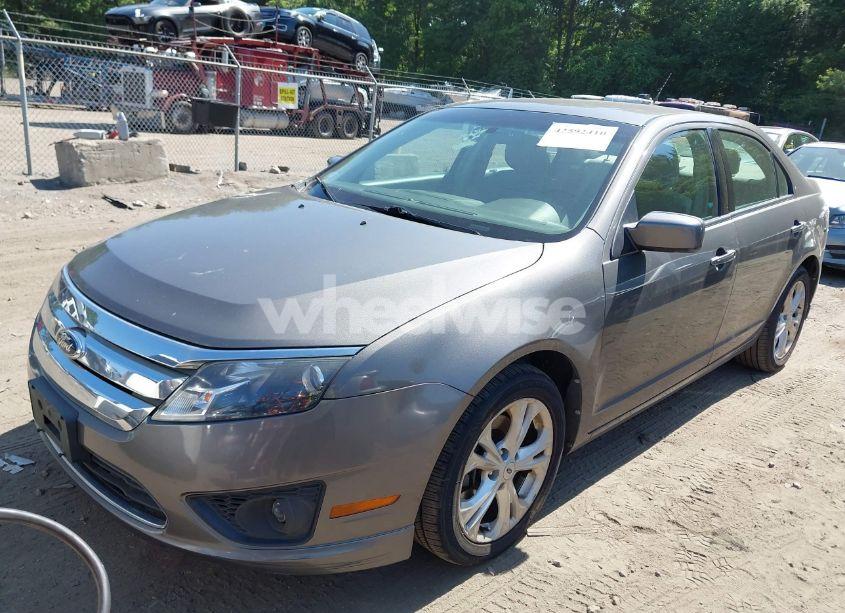 Photo 2 of 2012 Ford Fusion SE (VIN 3FAHP0HAXCR367557)
