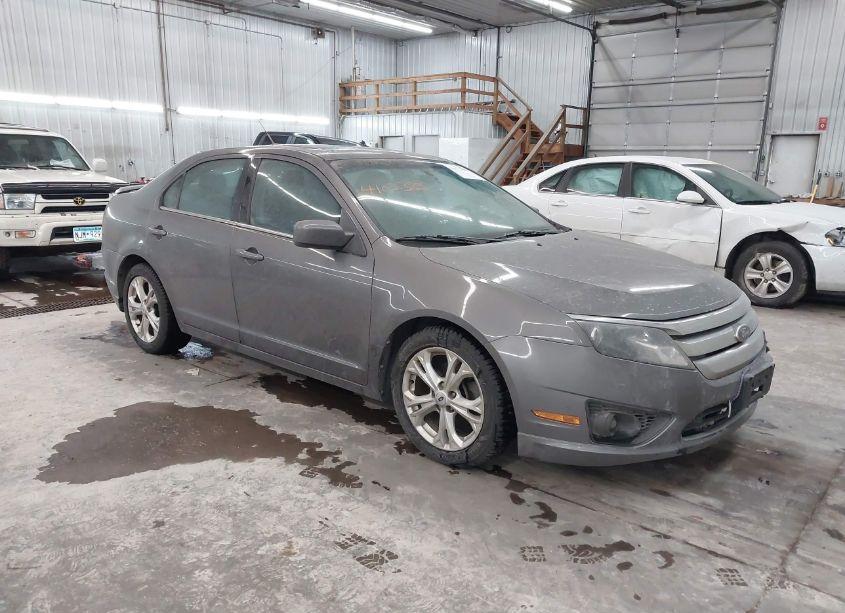 2012 Ford Fusion SE (VIN 3FAHP0HAXCR397013) main photo