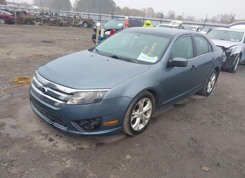 Photo 2 of 2012 Ford Fusion SE (VIN 3FAHP0HAXCR420645)