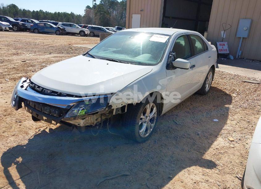 Photo 2 of 2012 Ford Fusion SE (VIN 3FAHP0HAXCR427773)