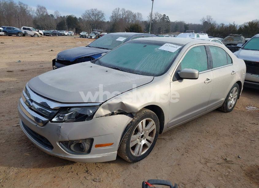 Photo 2 of 2010 Ford Fusion SE (VIN 3FAHP0HG0AR191653)