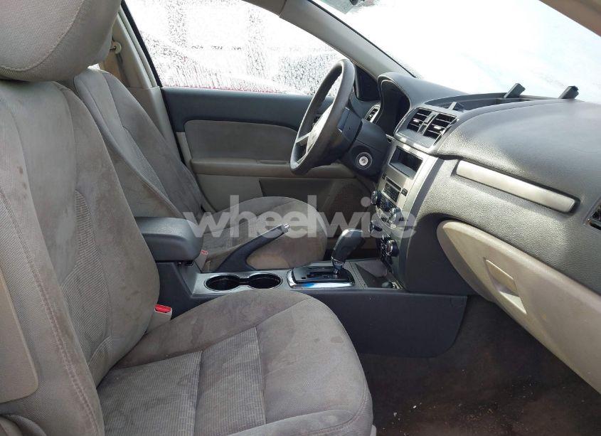 Photo 5 of 2010 Ford Fusion SE (VIN 3FAHP0HG0AR191653)