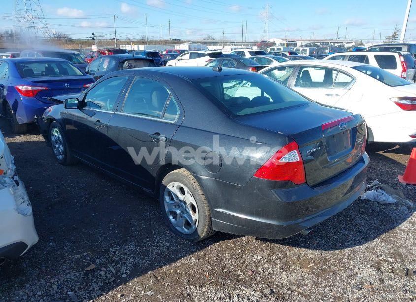 Photo 3 of 2010 Ford Fusion SE (VIN 3FAHP0HG0AR198327)