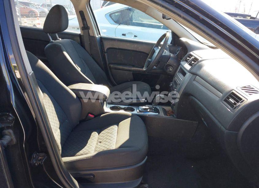 Photo 5 of 2010 Ford Fusion SE (VIN 3FAHP0HG0AR198327)