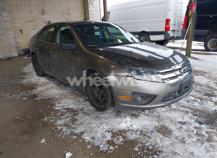 2010 Ford Fusion SE (VIN 3FAHP0HG0AR246120) main photo