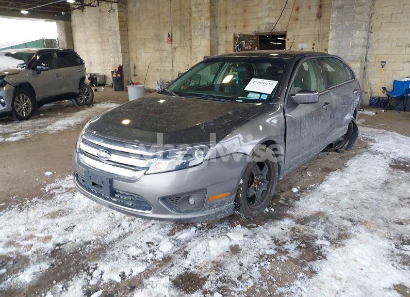Photo 2 of 2010 Ford Fusion SE (VIN 3FAHP0HG0AR246120)