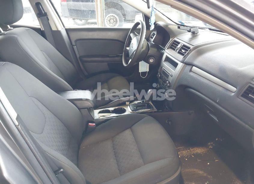 Photo 5 of 2010 Ford Fusion SE (VIN 3FAHP0HG0AR246120)