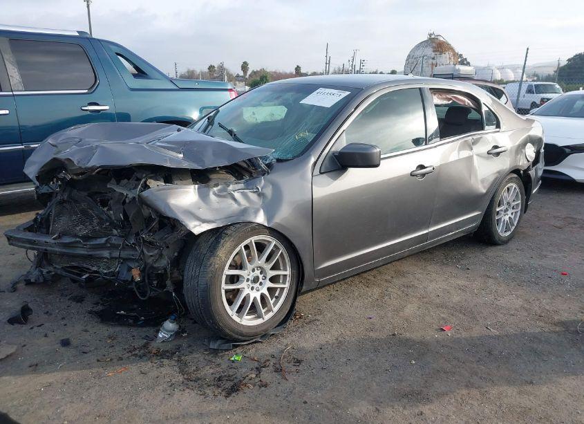 Photo 2 of 2010 Ford Fusion SE (VIN 3FAHP0HG0AR396437)