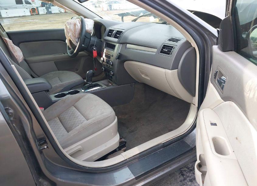 Photo 5 of 2010 Ford Fusion SE (VIN 3FAHP0HG0AR396437)