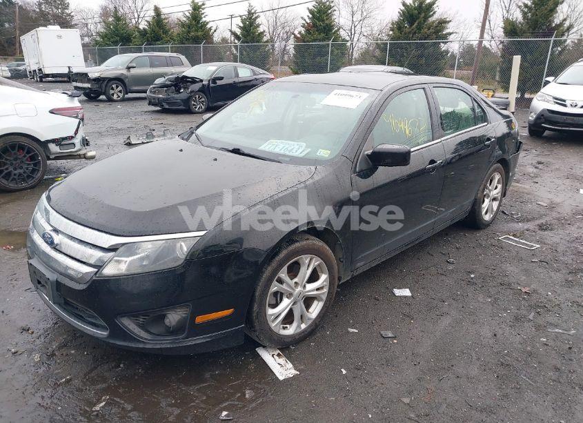 Photo 2 of 2012 Ford Fusion SE (VIN 3FAHP0HG0CR118768)