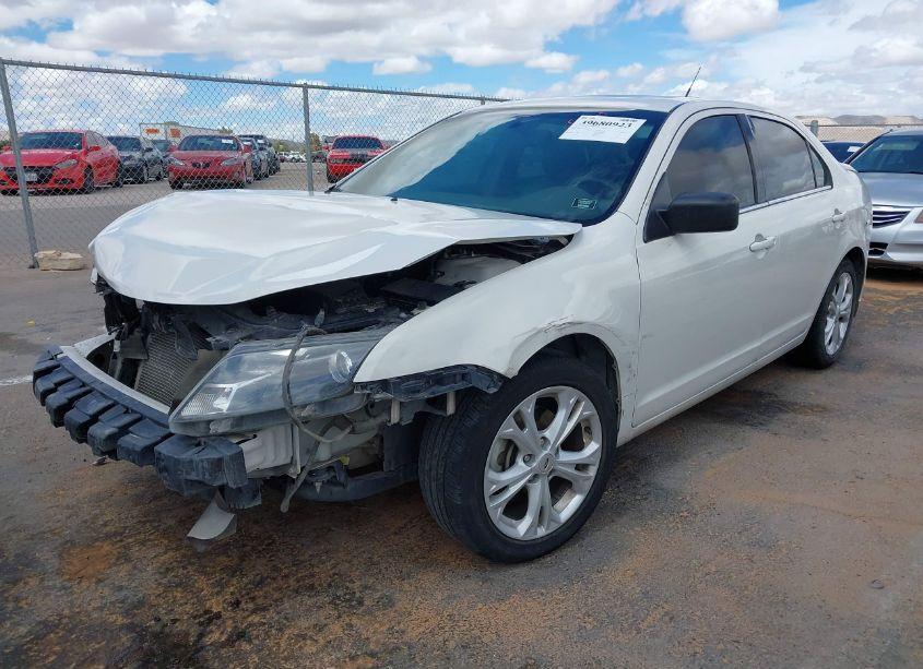 Photo 2 of 2012 Ford Fusion SE (VIN 3FAHP0HG0CR130144)