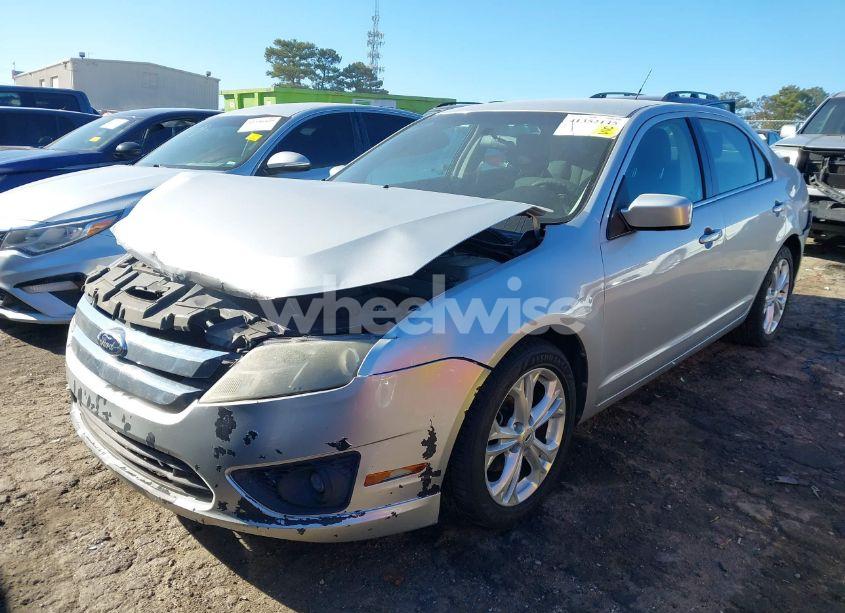 Photo 2 of 2012 Ford Fusion SE (VIN 3FAHP0HG0CR138471)