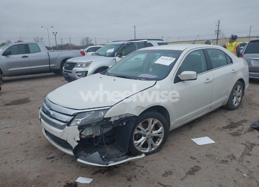 Photo 2 of 2012 Ford Fusion SE (VIN 3FAHP0HG0CR305329)