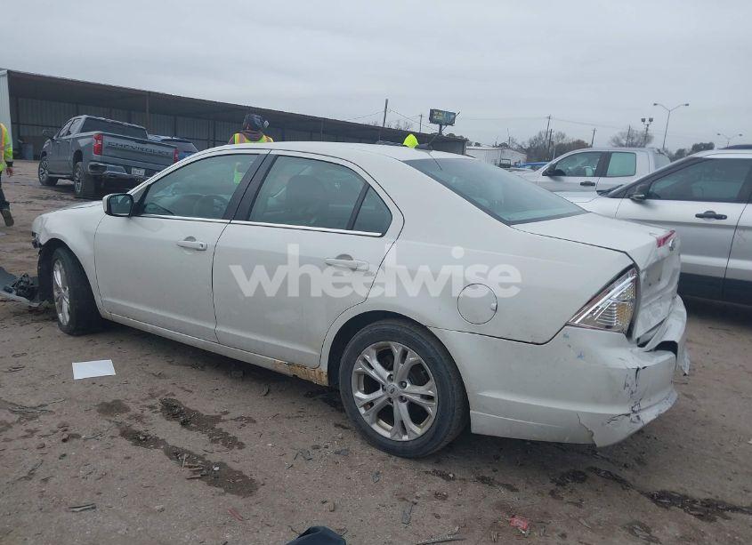 Photo 3 of 2012 Ford Fusion SE (VIN 3FAHP0HG0CR305329)