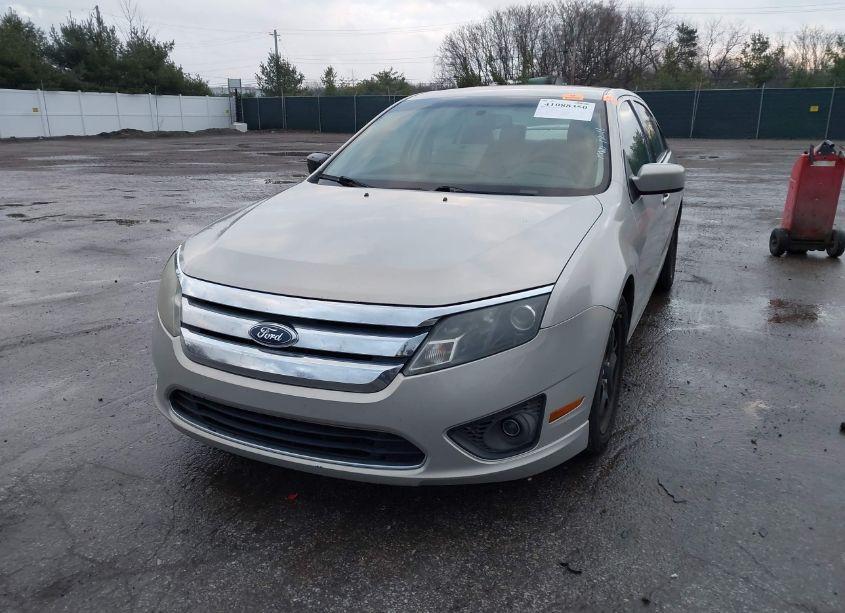 Photo 2 of 2010 Ford Fusion SE (VIN 3FAHP0HG1AR195906)