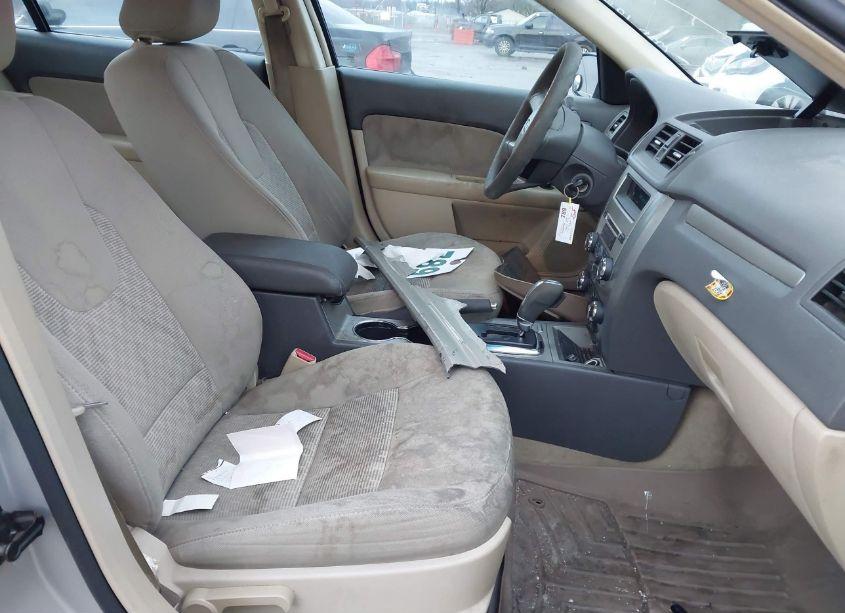 Photo 5 of 2010 Ford Fusion SE (VIN 3FAHP0HG1AR195906)