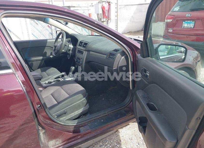 Photo 5 of 2011 Ford Fusion SE (VIN 3FAHP0HG1BR195177)