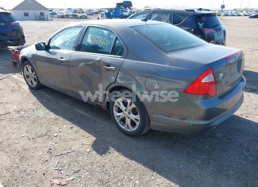 Photo 3 of 2012 Ford Fusion SE (VIN 3FAHP0HG1CR262555)