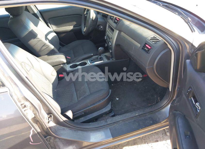 Photo 5 of 2012 Ford Fusion SE (VIN 3FAHP0HG1CR262555)