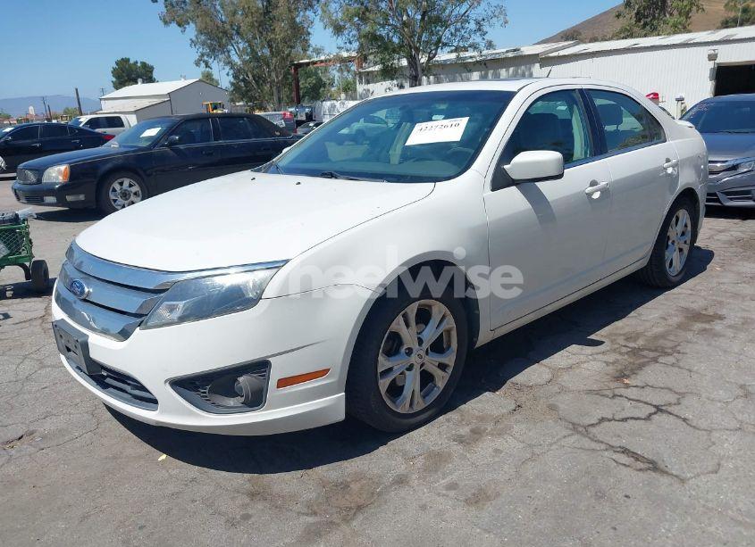 Photo 2 of 2012 Ford Fusion SE (VIN 3FAHP0HG1CR439198)