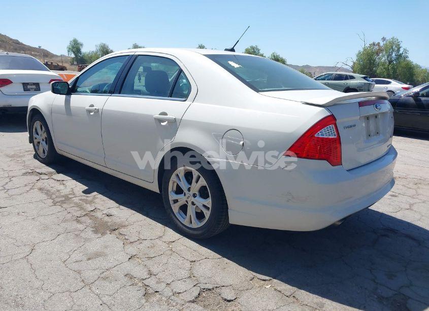 Photo 3 of 2012 Ford Fusion SE (VIN 3FAHP0HG1CR439198)