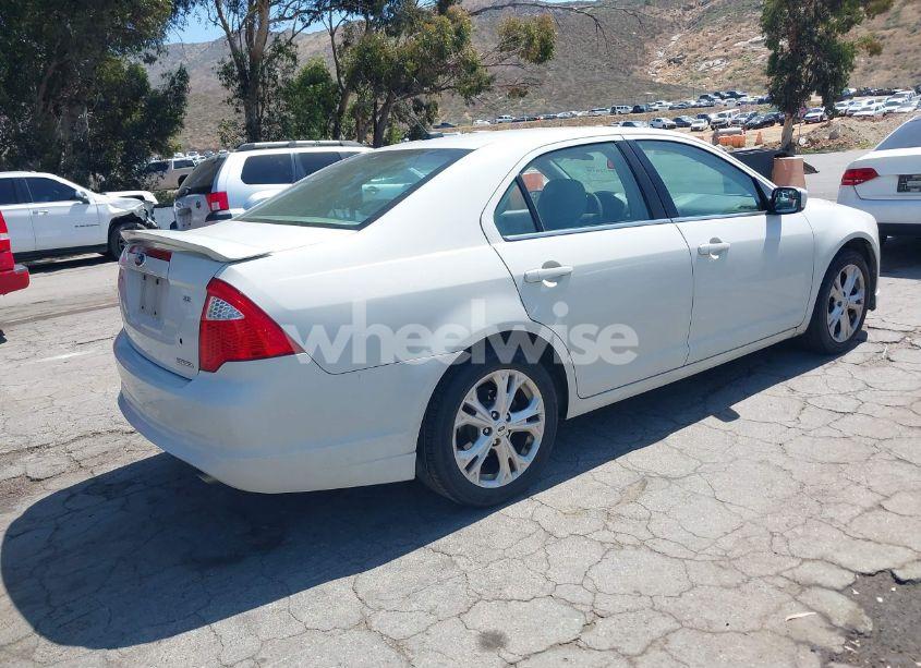 Photo 4 of 2012 Ford Fusion SE (VIN 3FAHP0HG1CR439198)