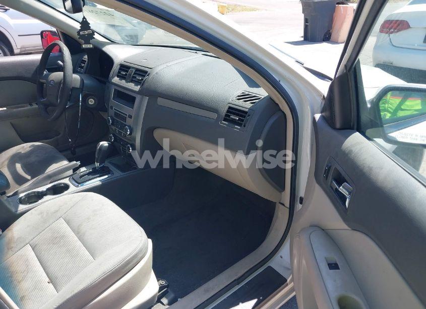 Photo 5 of 2012 Ford Fusion SE (VIN 3FAHP0HG1CR439198)