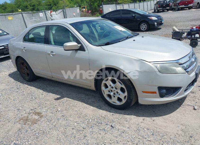 2010 Ford Fusion SE (VIN 3FAHP0HG2AR109308) main photo