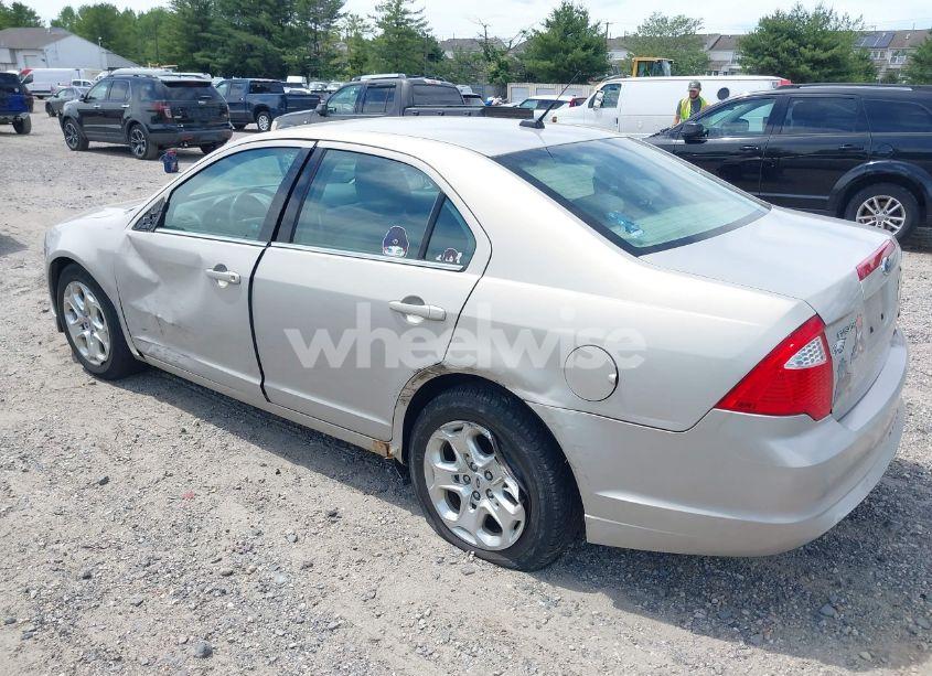 Photo 3 of 2010 Ford Fusion SE (VIN 3FAHP0HG2AR109308)